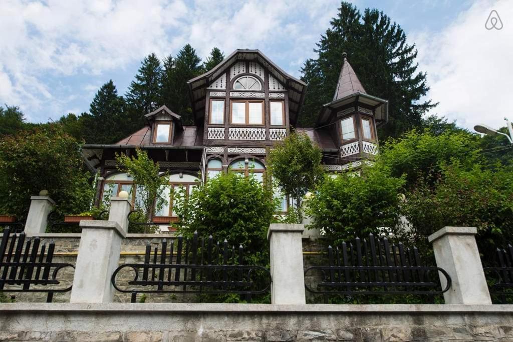 Vila Bradet Буштені Екстер'єр фото